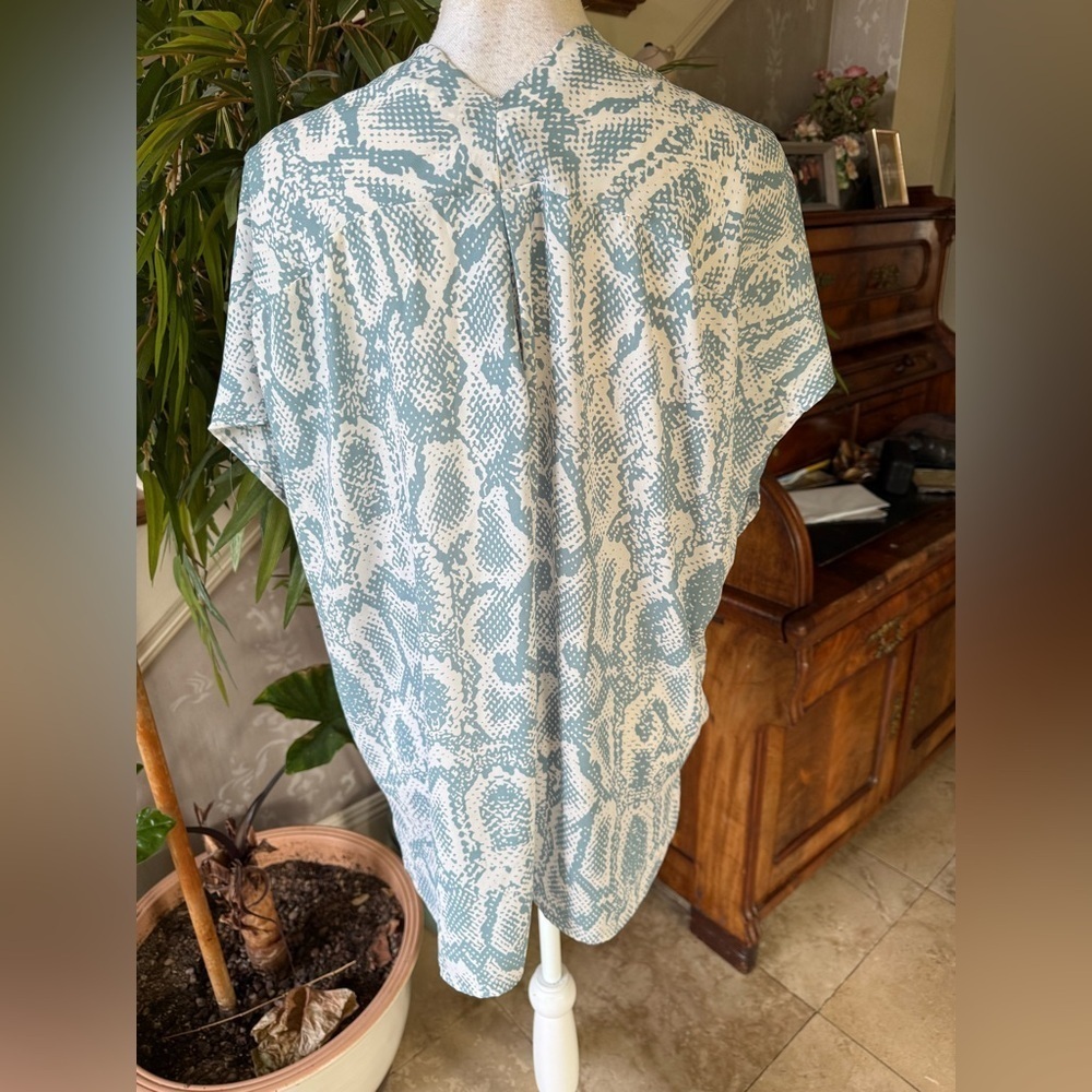 Adrianne ladies V-neck top small, very good condition flowing short sleeves - Picture 9 of 9